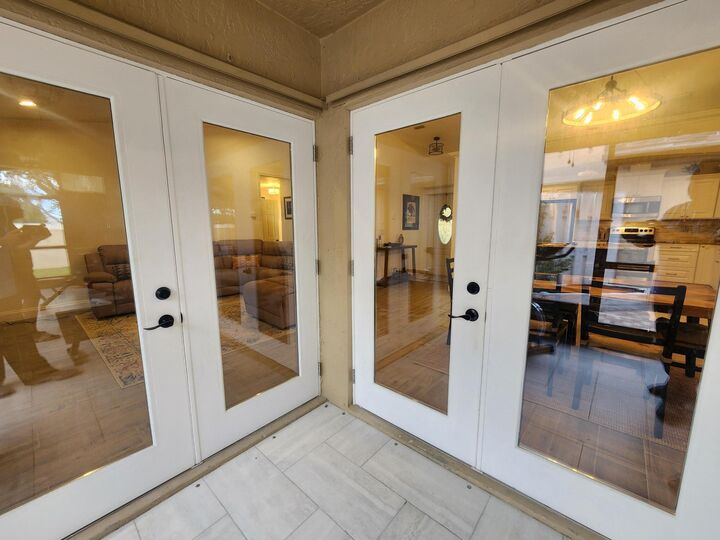 Property Photo:  250 E Riverbend Drive  FL 33326 