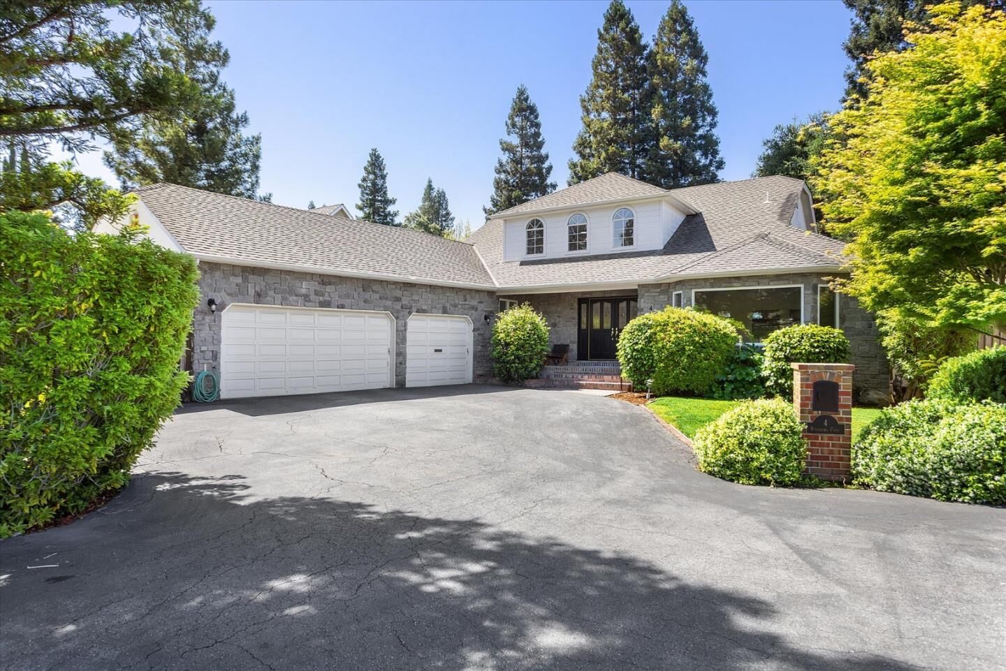 Property Photo: 4 Beresford Court CA 94061