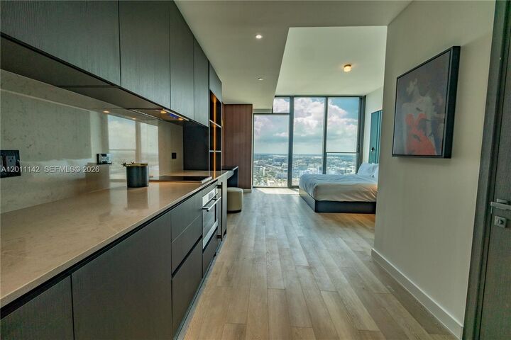 Property Photo:  20 NE 11th St 5306  FL 33132 