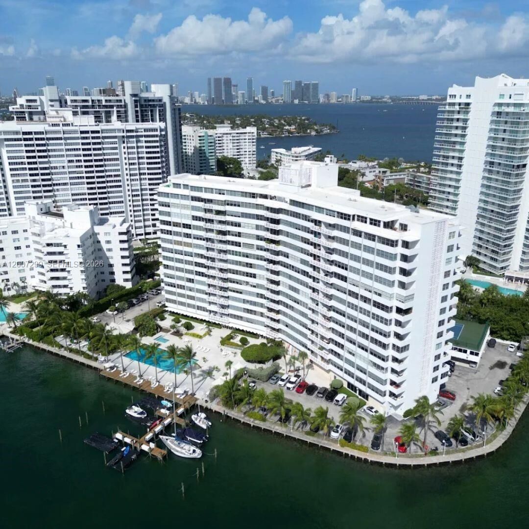 Property Photo:  20 Island Ave 1016  FL 33139 