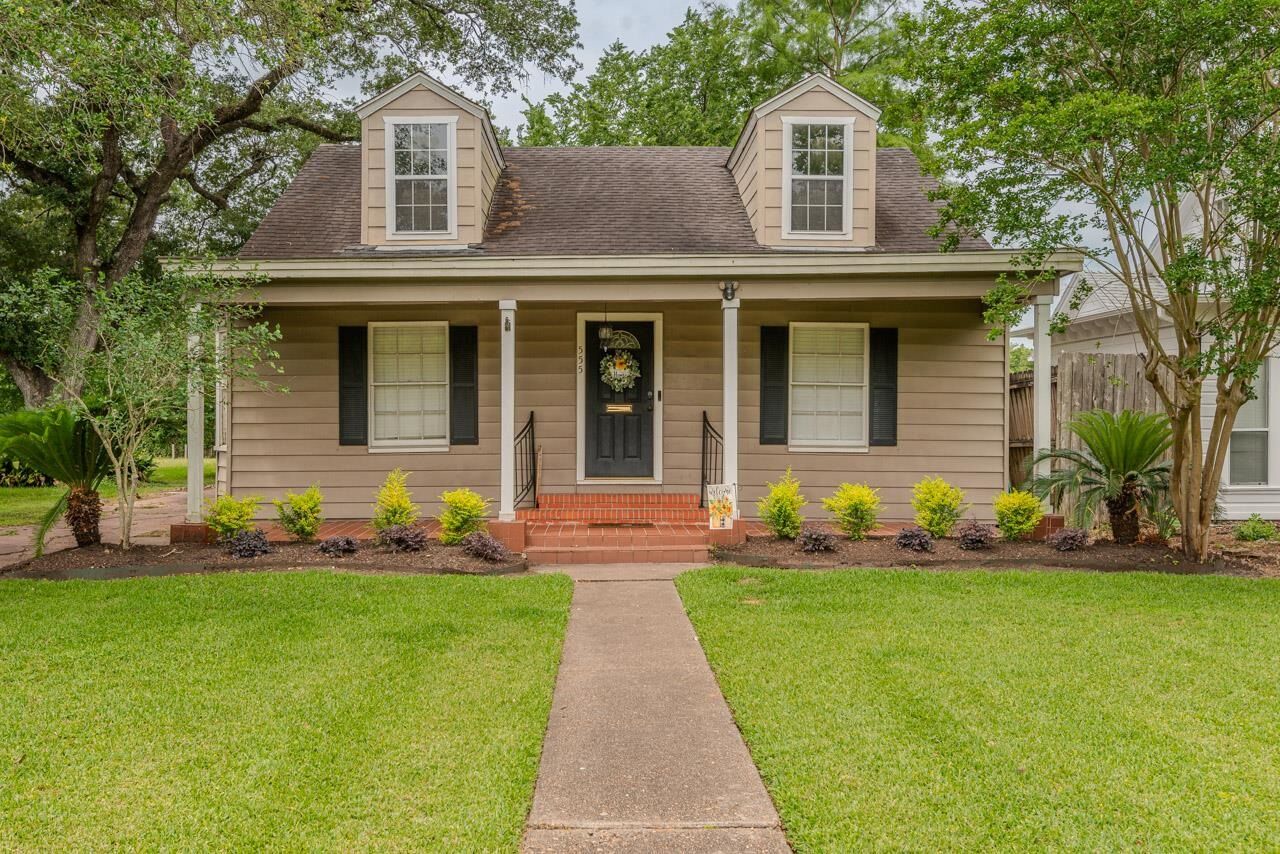 Property Photo:  555 21st St  TX 77706 