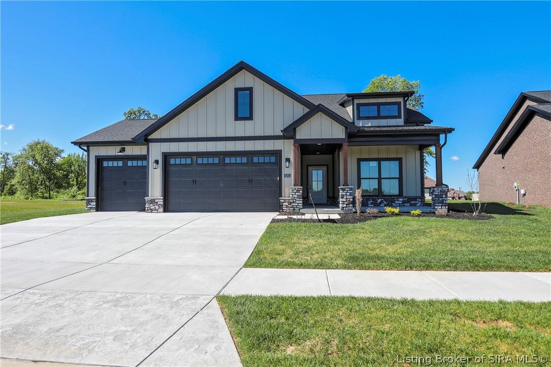 Property Photo: 5251 Woodstone Circle 108 IN 47130