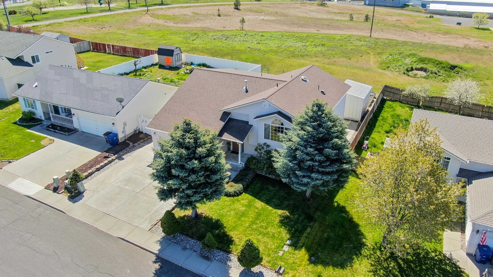 Property Photo: 730 E Kathy Lee Ave WA 99022