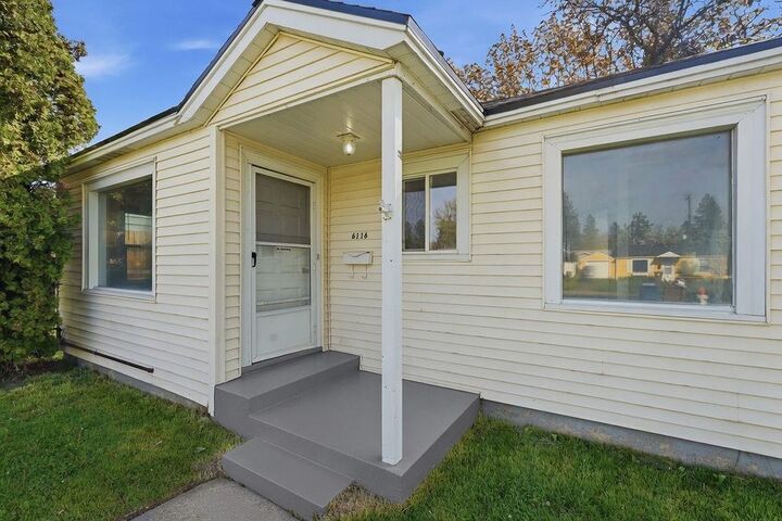 Property Photo:  6116 N Lincoln St  WA 99205 