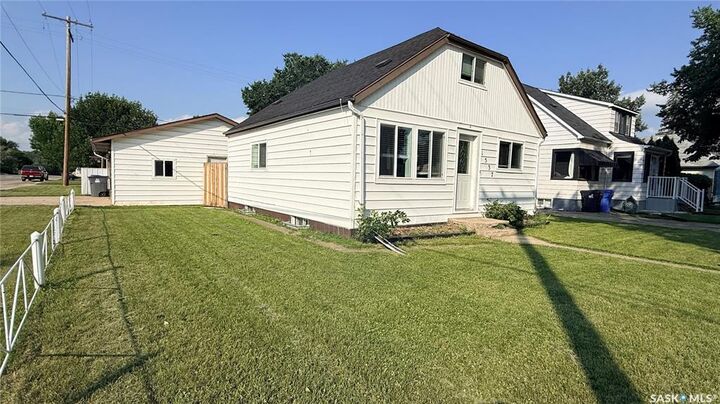 Property Photo: 1537 Second Street SK S4A 2M9