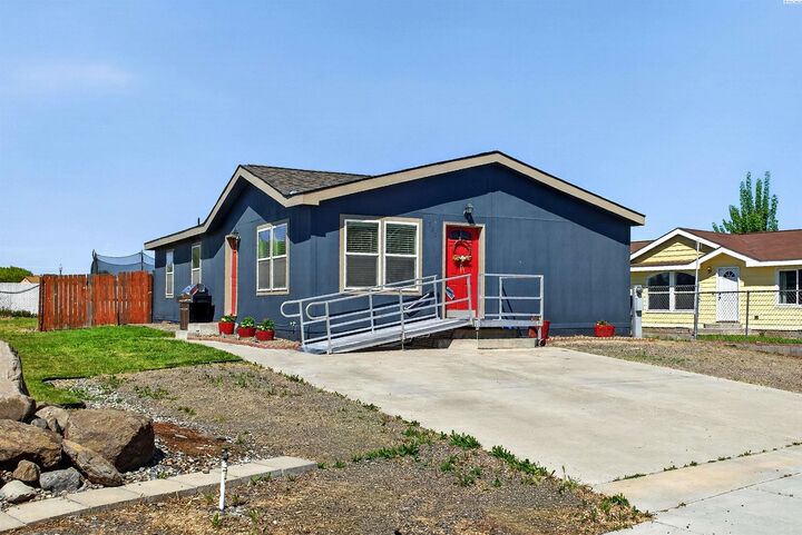 Property Photo:  520 New Gate Drive  WA 99350 