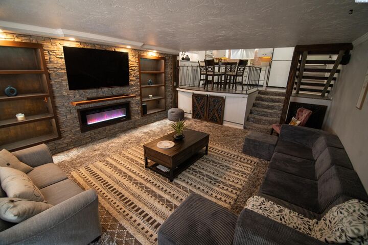 Property Photo:  200 N Underwood  WA 99336 