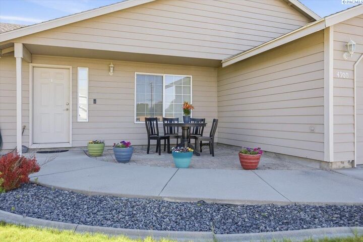 Property Photo:  4900 S Washington Pl  WA 99337 