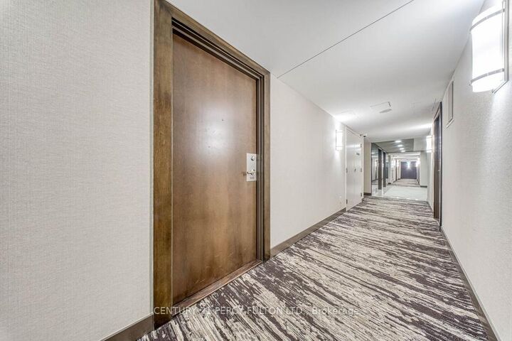 Property Photo:  125 Village Green Square 3105  ON M1S 0G3 