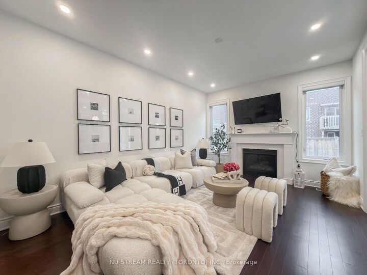 Property Photo: 89 Hartney Drive ON L4S 0K5