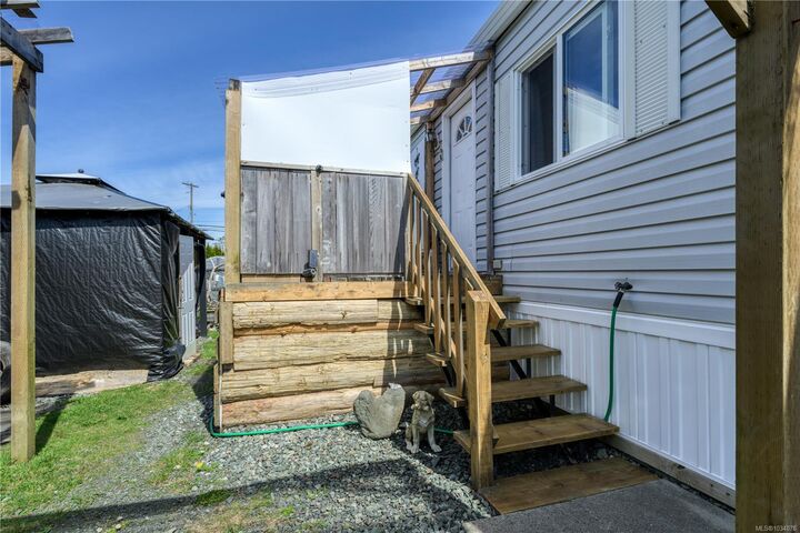 Property Photo: 5250 Beaver Harbour Rd #1 BC V0N 2P0