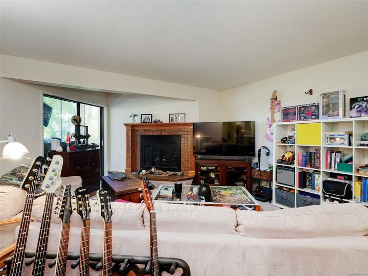Property Photo: 9900 Fifth St #301 BC V8L 2X3