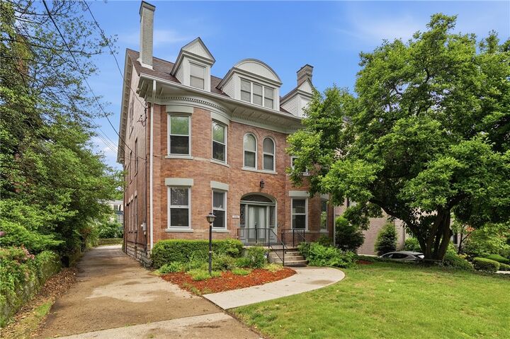 Property Photo: 1084 Shady Ave PA 15232