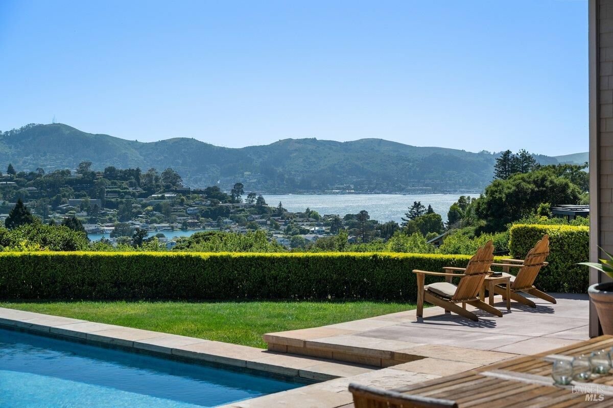 Property Photo:  2 Round Hill Terrace  CA 94920 