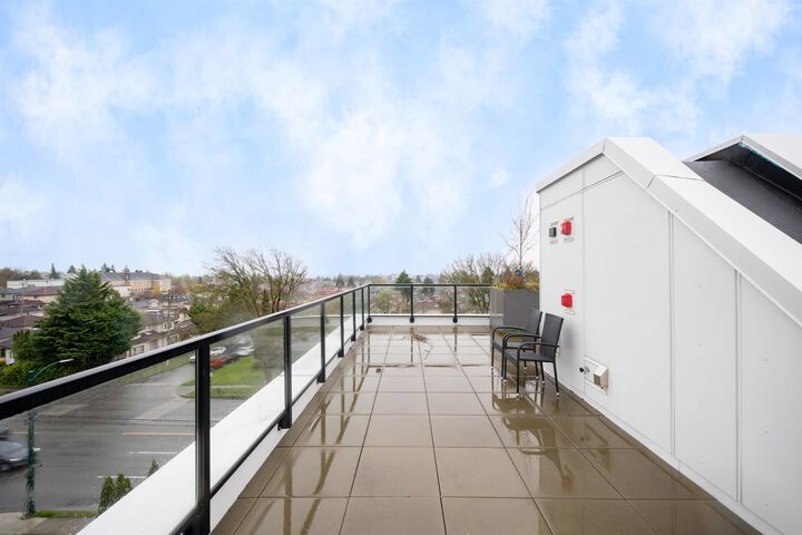 Property Photo: 128 W Woodstock Avenue 2 BC V5Y 2S2