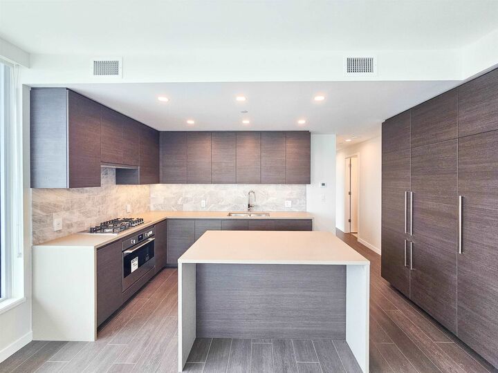Property Photo:  2108 Gilmore Avenue 5610  BC V5C 0N8 