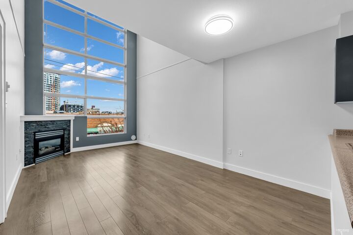 418 E Broadway 319 — photo 1