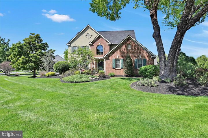Property Photo:  23 Greenbrier Lane  PA 17584 