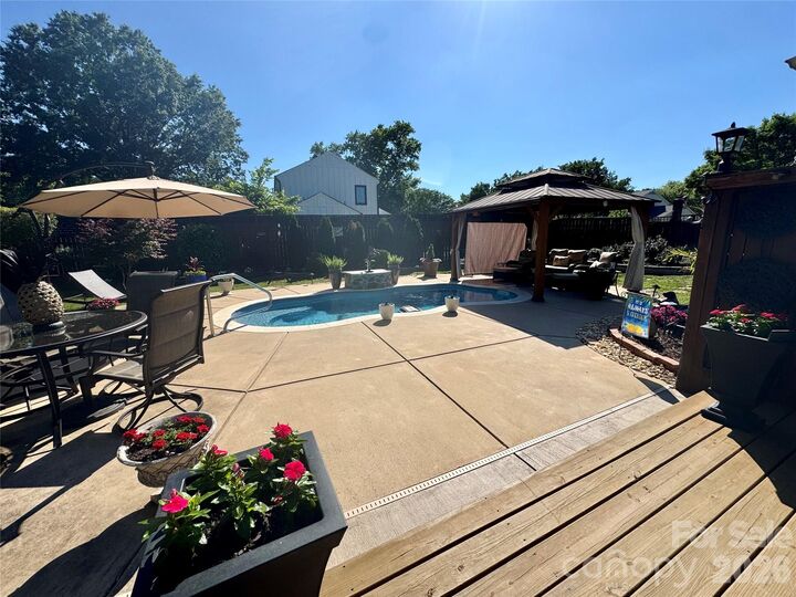 Property Photo:  7319 Chatterbird Court  NC 28226 