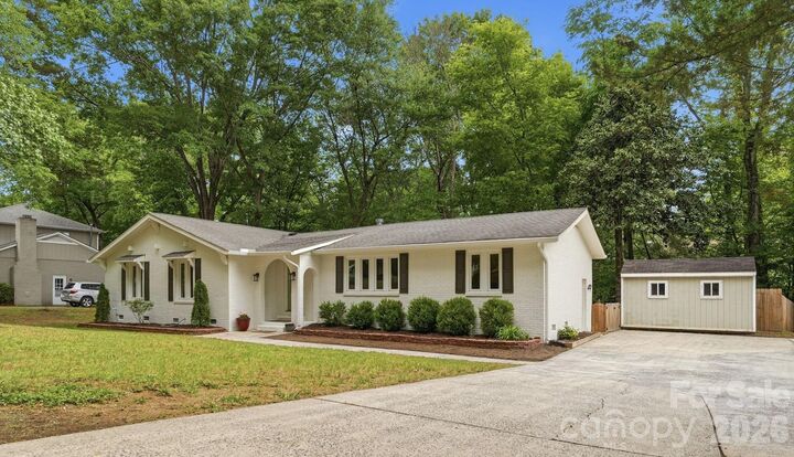 Property Photo:  6535 Summerlin Place  NC 28226 