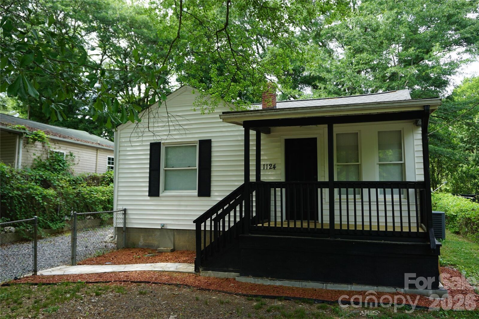 Property Photo:  1124 W Mauney Avenue  NC 28052 