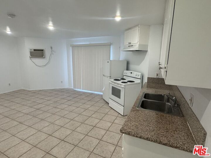Property Photo:  428 S Grand View St  CA 90057 