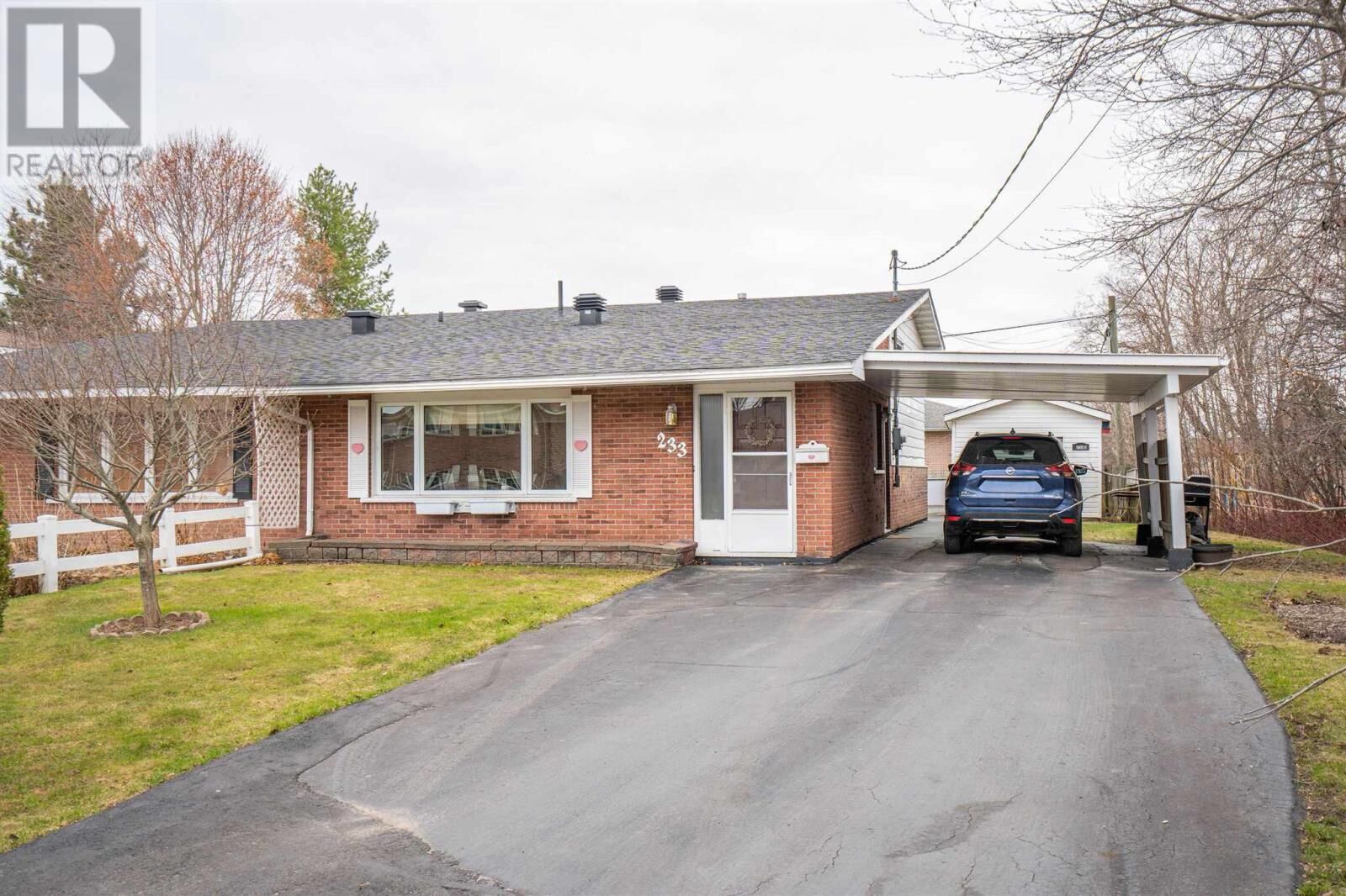 Property Photo: 233 Sydenham Rd ON P6C 2X5