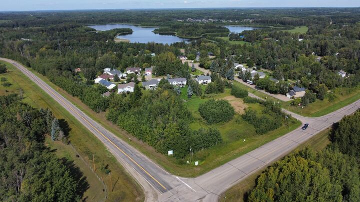 Property Photo:  488 Lakeside Drive  AB T7Z 2T7 