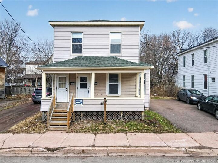 365 Robinson Street — photo 1