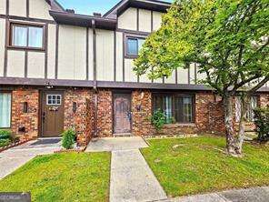 Property Photo:  1831 Ashborough Court SE B  GA 30067 