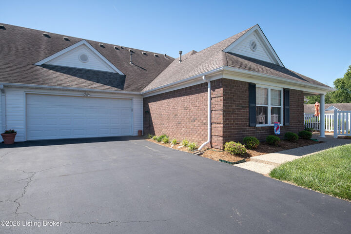 Property Photo:  1410 Eagle Run Dr  KY 40222 