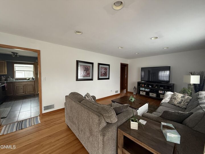 Property Photo:  505 17th Avenue SW  ND 58701 