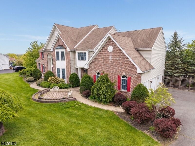 Property Photo:  3 Kentview Ct  NJ 08822 