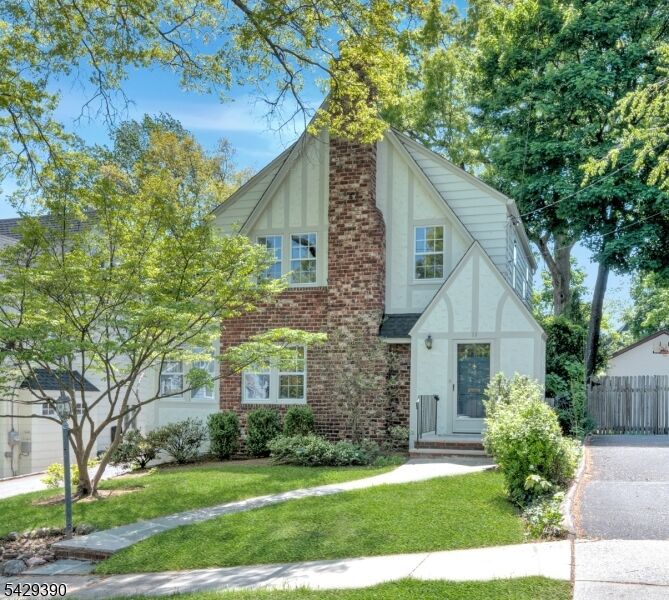 Property Photo: 18 Evergreen Pl NJ 07040