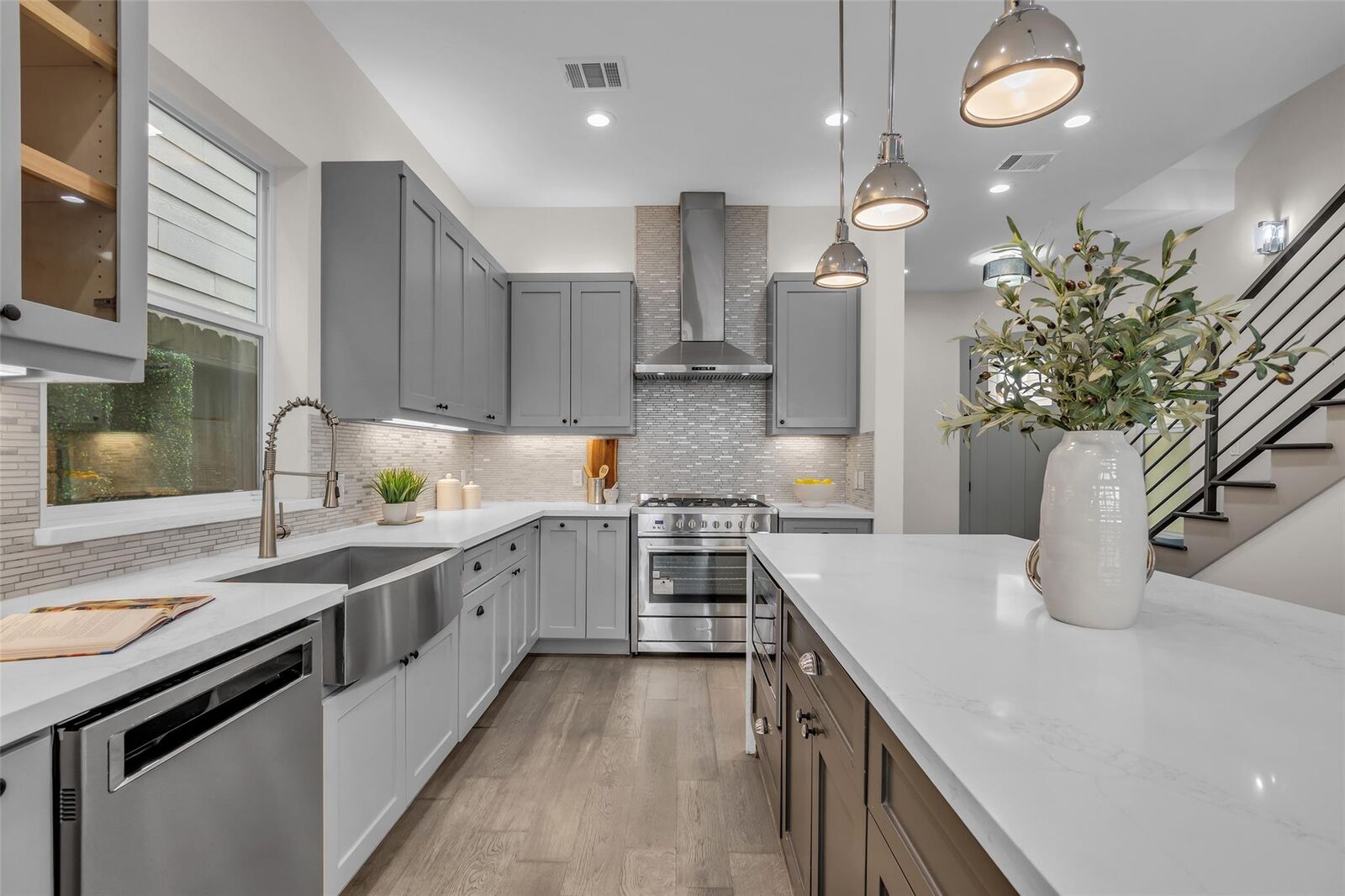 Property Photo: 1207 E 28th Street TX 77009