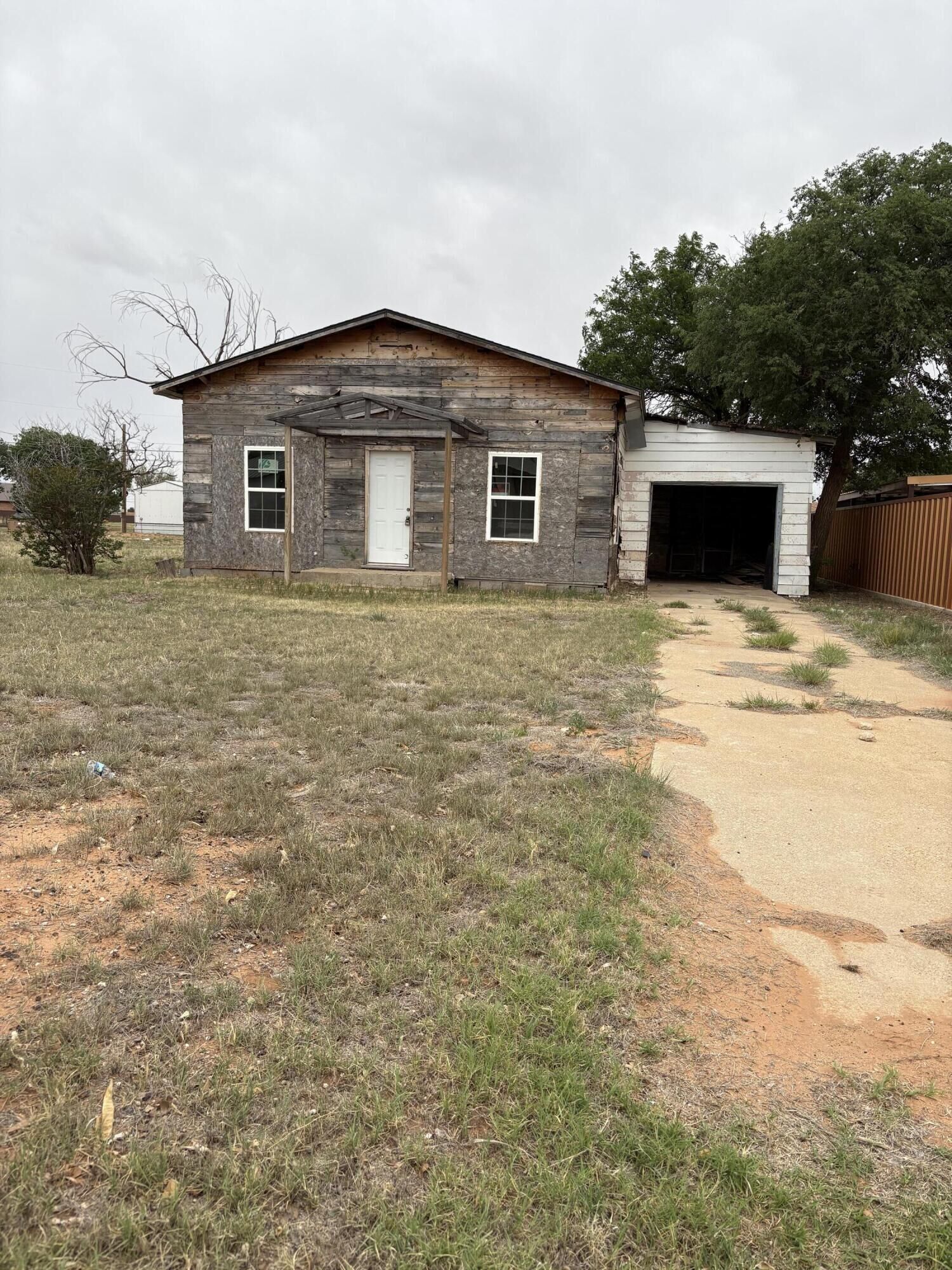 Property Photo:  1004 E Harris Street  TX 79316 
