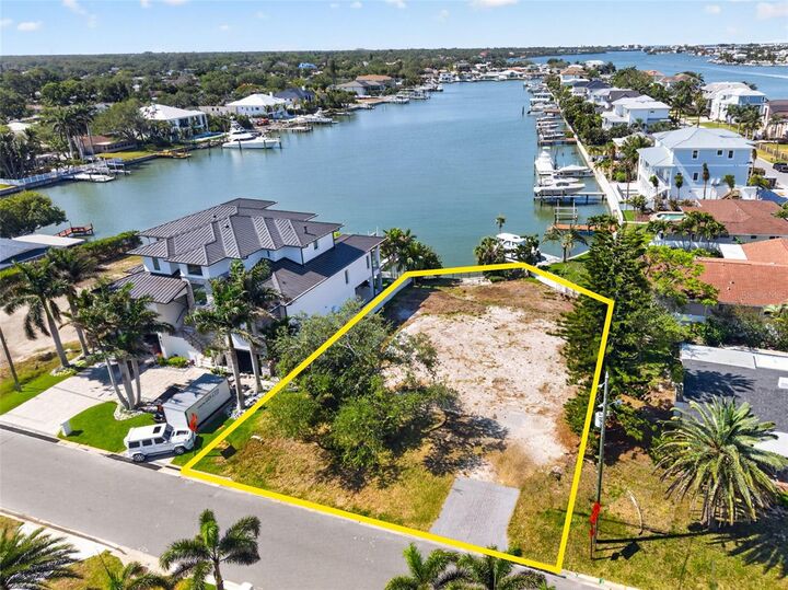 Property Photo:  909 Oakwood Drive  FL 33770 