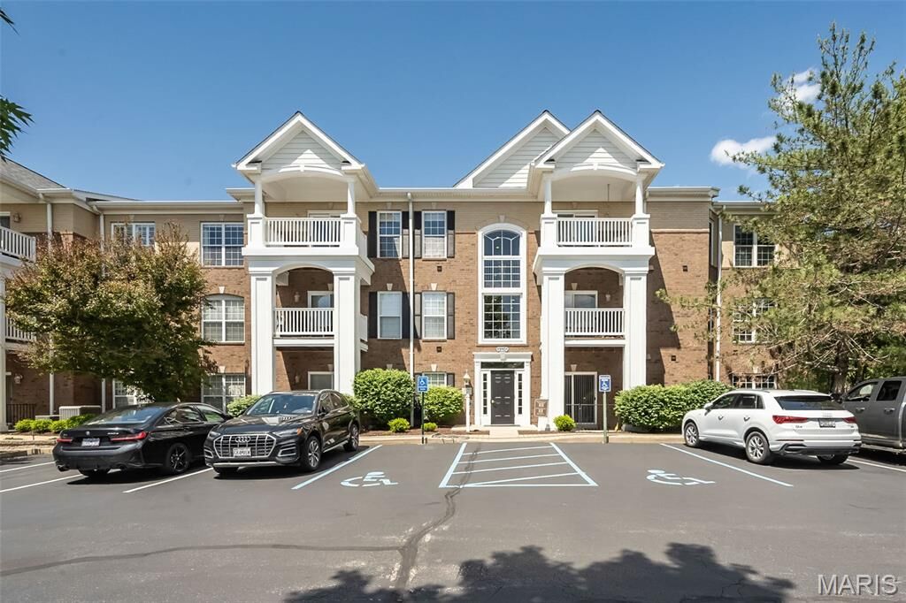 Property Photo:  13101 Mill Crossing Court 300  MO 63141 