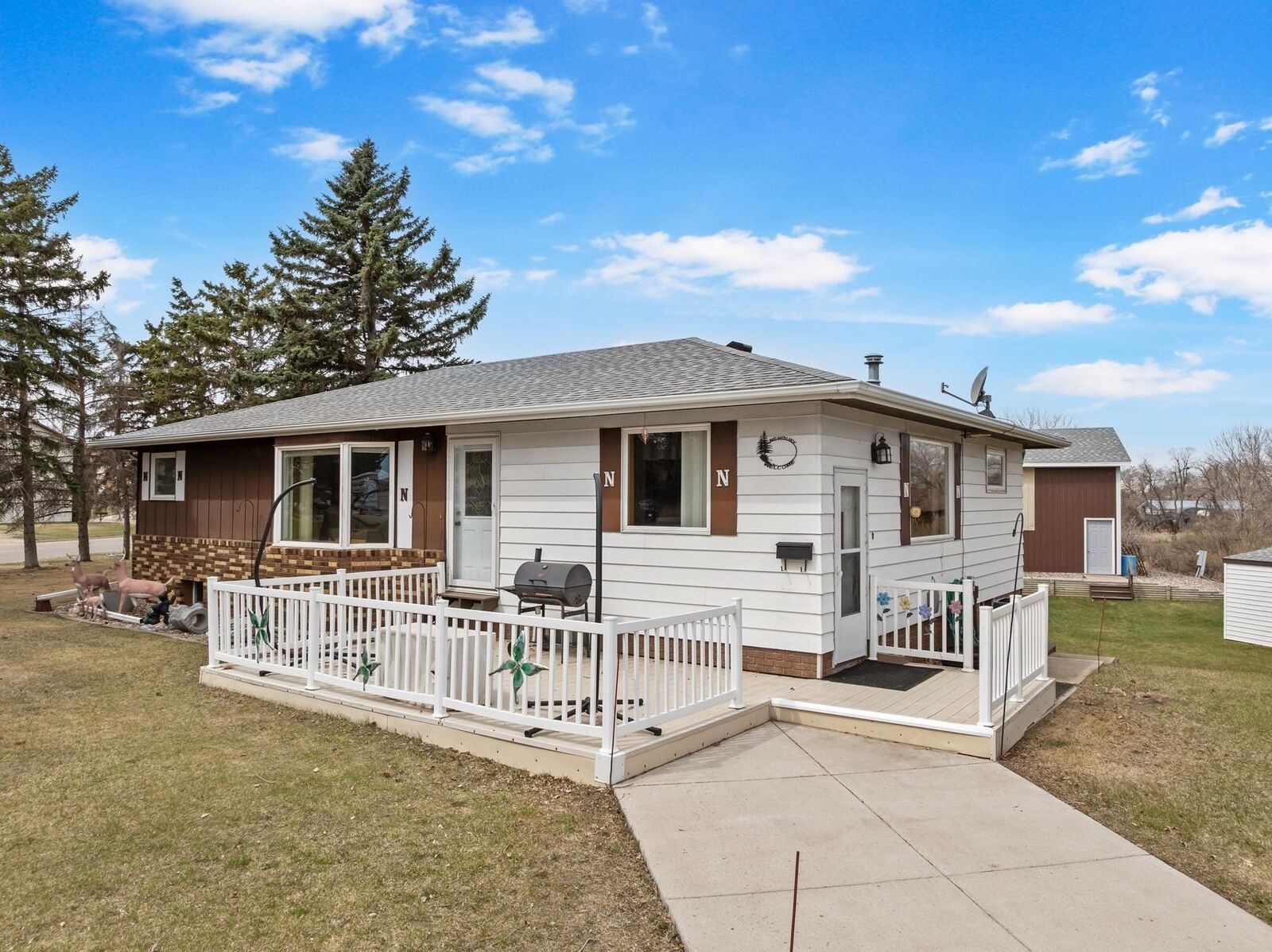 Property Photo:  600 SW 28th Ave  ND 58701 