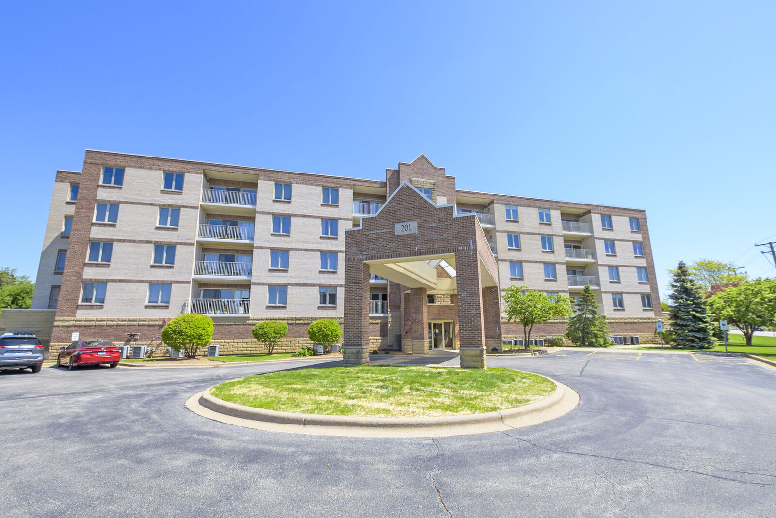 Property Photo:  201 W Brush Hill Road 305  IL 60126 