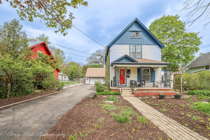 Property Photo:  801 S Jefferson Street  IL 60098 