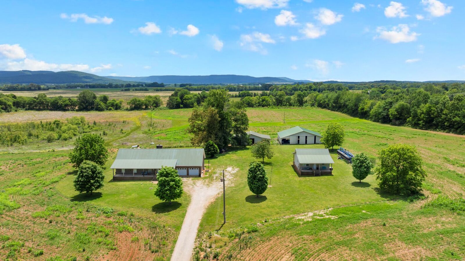 Property Photo: 235 Breezy Knoll Ln TN 37357