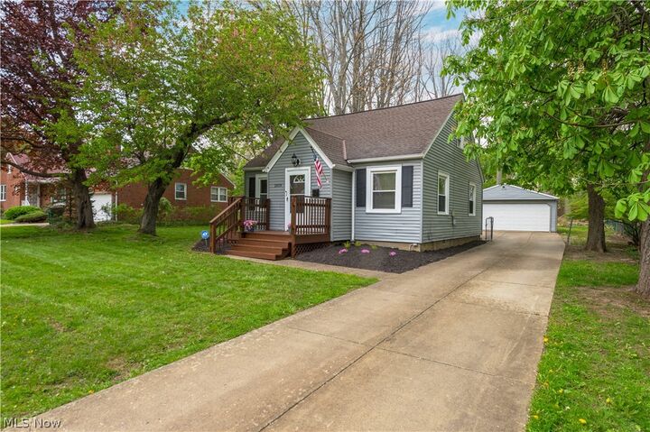 Property Photo: 2019 Beverly Hills Drive OH 44143