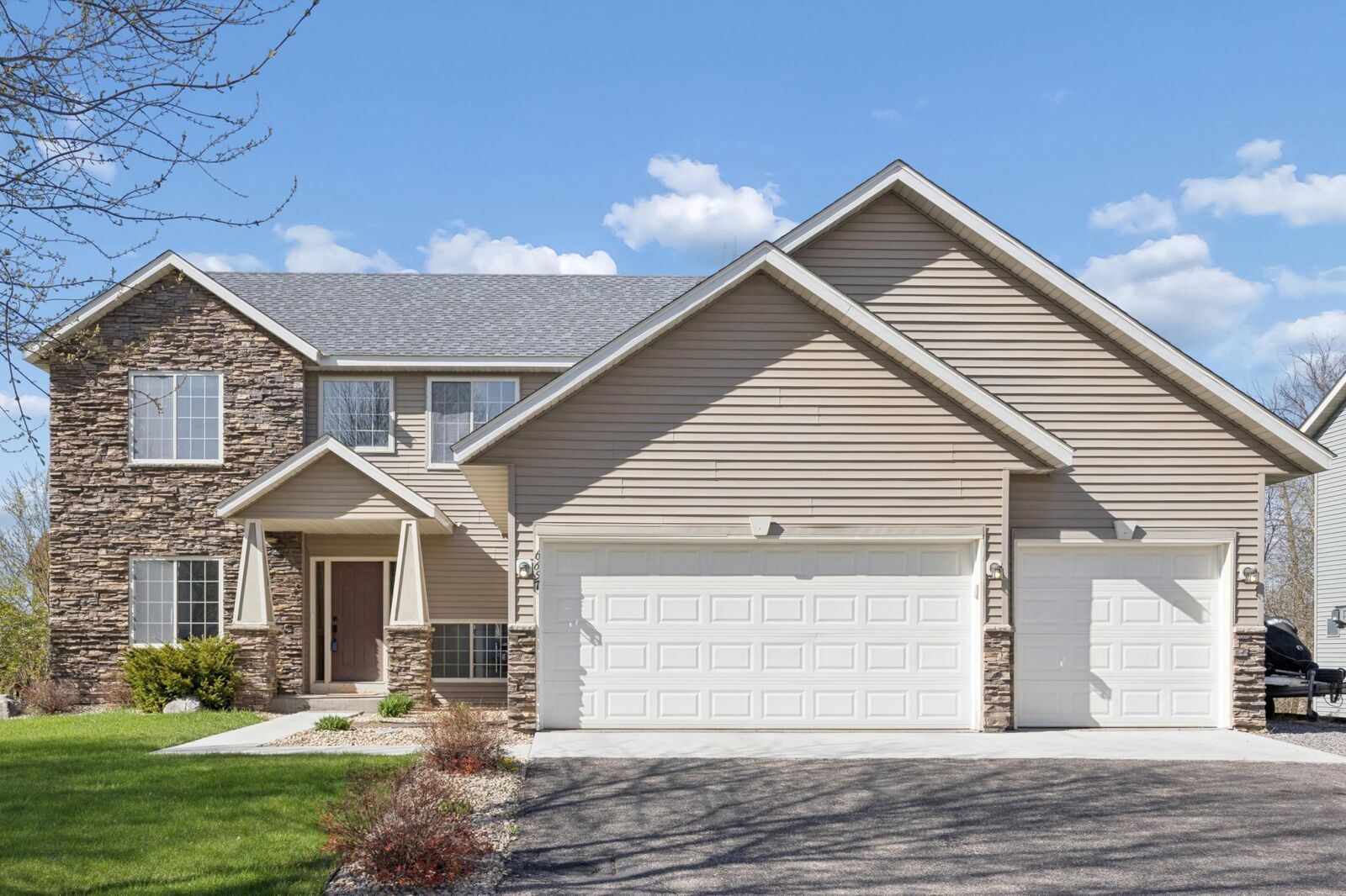 Property Photo:  6657 E Oak Drive  MN 55362 
