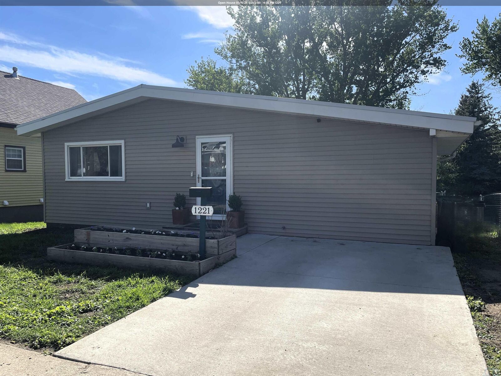 Property Photo:  1221 S Helen St  IA 51106 