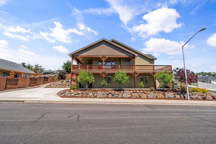 Property Photo:  22 Terra Linda Court  OR 97524 