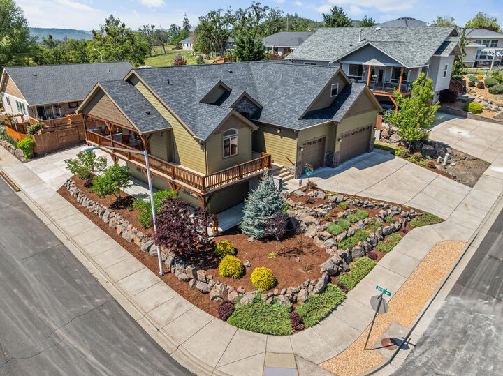 Property Photo: 22 Terra Linda Court OR 97524