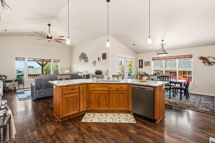 Property Photo:  22 Terra Linda Court  OR 97524 