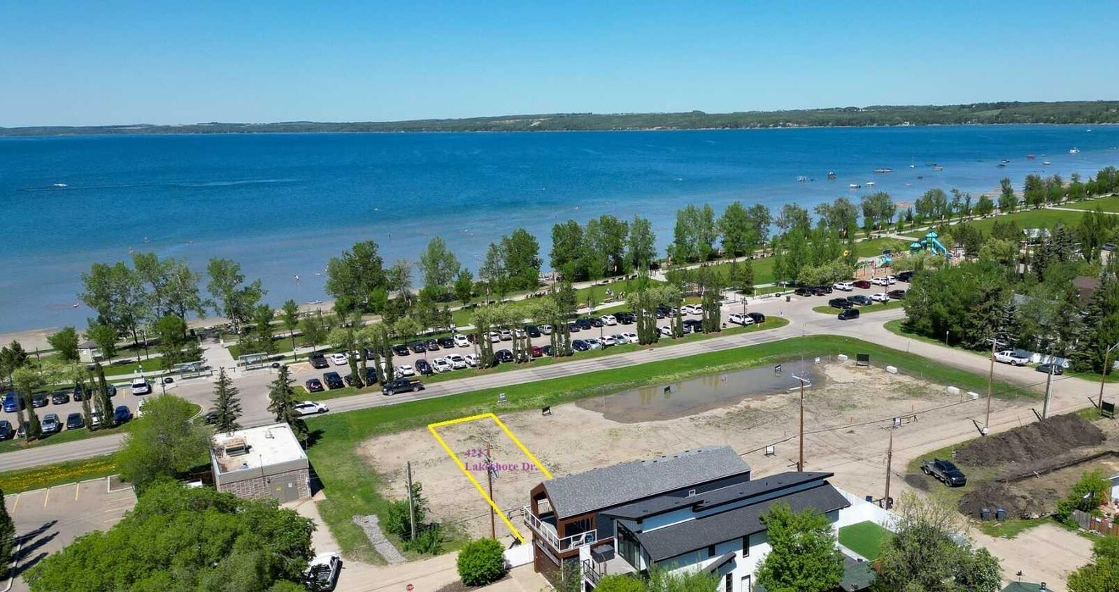 Property Photo: 4217 Lakeshore Drive AB T4S 1C1