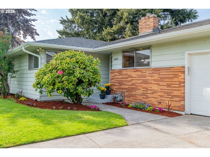 Property Photo:  14045 NE Sacramento St  OR 97230 